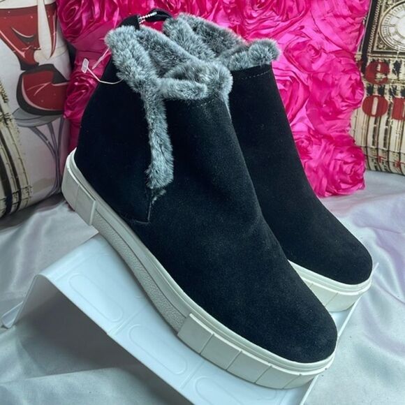 (D) Black suede sneakers from DOLCE VITA, size 9.5 - Picture 3 of 9